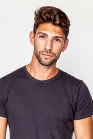 Matthew Andrews dans le rôle de Studio Assistant