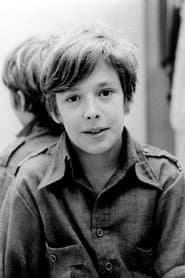 David Henesy dans le rôle de David Collins