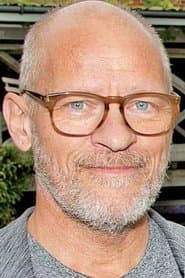 Lars Bom في دور Uro'er