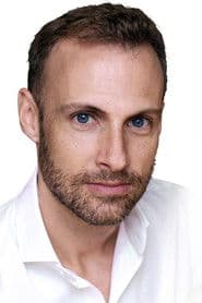 Flannan Obé dans le rôle de Bedmate