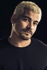 Thiago Martins as Roger Mattos