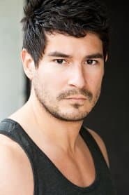 Derek Alvarado dans le rôle de Paul