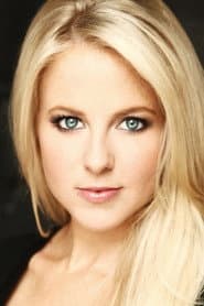 Chelan Simmons dans le rôle de Blonde Girl