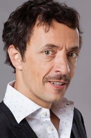 Pedro Lacerda في دور Engraxador