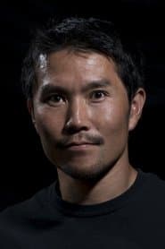 Yasushi Asaya dans le rôle de Axel Combatant
