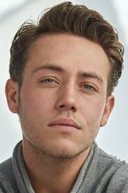Ethan Cutkosky dans le rôle de Josh