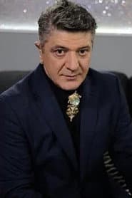 დემეტრე (დუტა) სხირტლაძე dans le rôle de Stalin