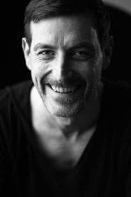 Anthony Murphy في دور Policeman 1