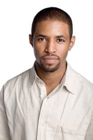Amari Cheatom dans le rôle de Leon Grant