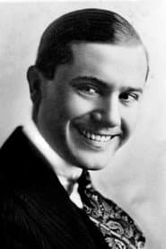 Eddie Lyons dans le rôle de The Hero in the Play