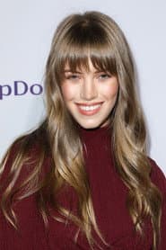 Rachel Faulkner dans le rôle de Brittney