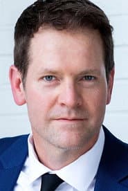 Mark E. Holmes dans le rôle de Mr. Peterson