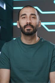 Vali Dobrogeanu في دور Cop