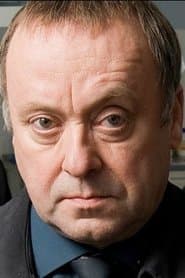 Alex Norton في دور Dennis Cooley