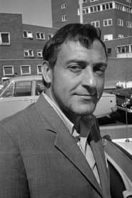 Harry H. Corbett في دور Harold Steptoe