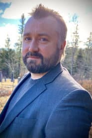Elliott Van Dusen dans le rôle de Paranormal Research Specialist