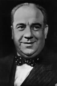 Félix Oudart as De Tréville