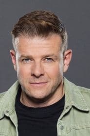 Iván Kamarás as Agent Steel