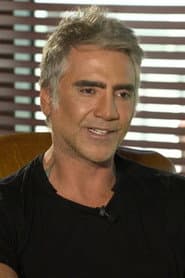 Alejandro Fernández dans le rôle de Rafael Cortéz