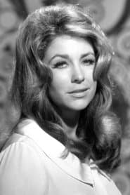 Michele Carey dans le rôle de Josephine (Joey) MacDonald