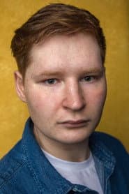 Bryan Lamb dans le rôle de Lewis the Fleeing Neighbour