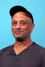 Akmal Saleh dans le rôle de Hamish (voice)