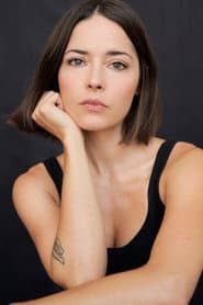 Sarah Lind في دور Sarah Montgomery