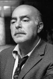 Michael V. Gazzo dans le rôle de Chief Clark