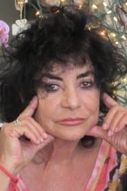 Helena Kallianiotes dans le rôle de Anita
