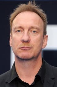 David Thewlis dans le rôle de Dan Starkey