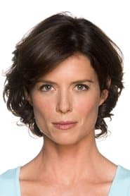 Torri Higginson dans le rôle de Charlotte Singer
