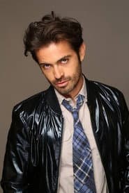Julio Bekhor as Carlos