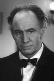 Leonard Mudie في دور Dr. Blake - Calvero's Doctor