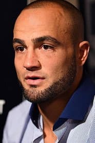 Eddie Alvarez dans le rôle de Self