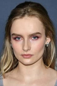 Olivia DeJonge في دور Becca