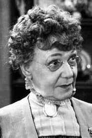 Jean Adair في دور Aunt Martha Brewster