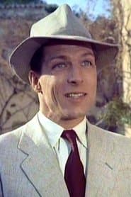 Lyndon Brook dans le rôle de Johnny Sanderson