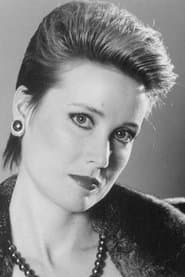 Deborah Rennard dans le rôle de Cynthia