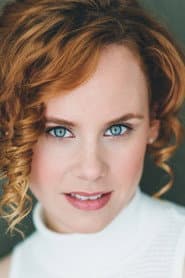 Annie Briggs في دور Lola "Perr" Perry