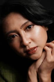 Eka Nusa Pertiwi as Dee