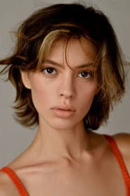 Анастасия Кувшинова في دور Young Regina