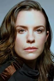 Liza J. Bennett في دور Claire