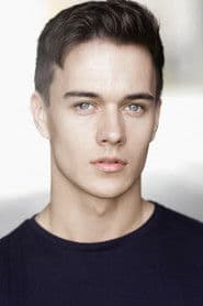 Karl Hughes dans le rôle de Max Wolfbane