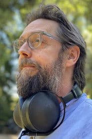 Michael Patrick Jann dans le rôle de Various