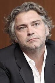 Benoît Pilot dans le rôle de Emma's Stepfather