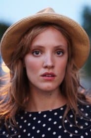 Alexia Rasmussen dans le rôle de Kelly