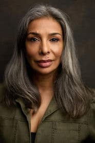 Shobna Gulati dans le rôle de Ray