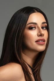Karla Melo في دور Executive that Attends Olivia