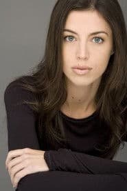 Natalie Vansier dans le rôle de Girl in Library