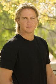 Shane van Dyke في دور Hayden Walsh